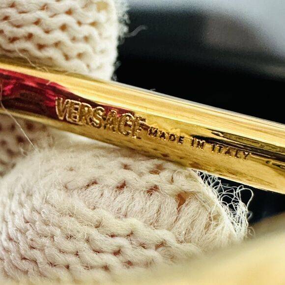 NIB Versace Heart Star Charm Greca Engraved Funky Gold Pink Hoop Earrings $925 - Picture 11 of 12